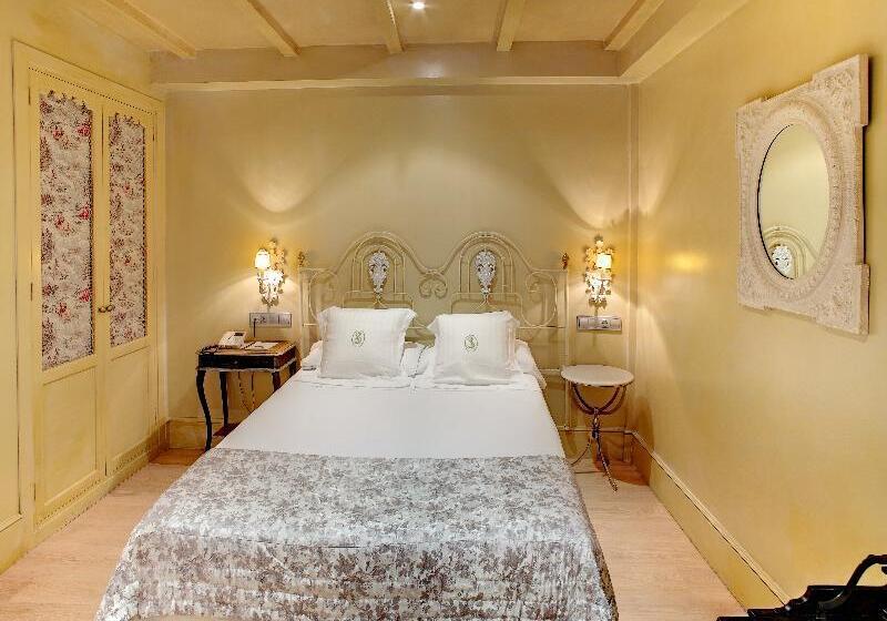 اتاق استاندارد اینتریور, Sacristia De Santa Ana