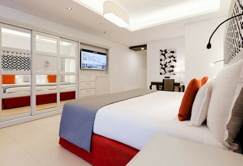 اتاق خانوادگی, Ax The Palace