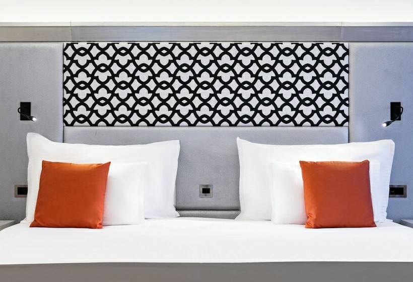 اتاق خانوادگی, Ax The Palace