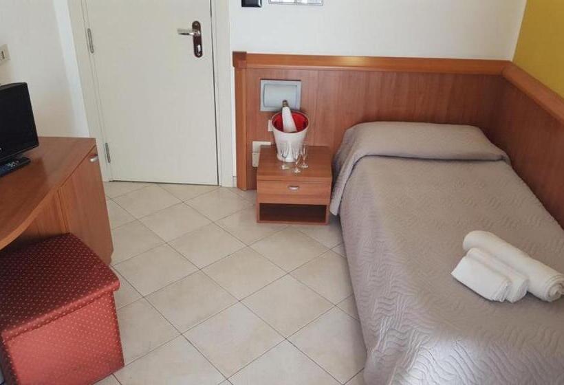 اتاق استاندارد یک نفره, Bengasi