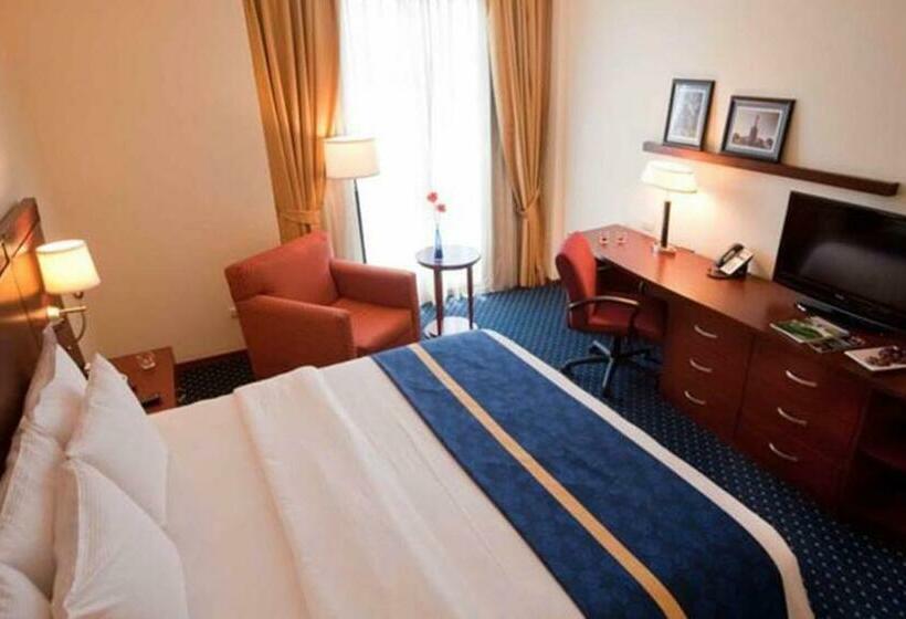 סוויטת ג'וניור, Hodelpa Garden Court