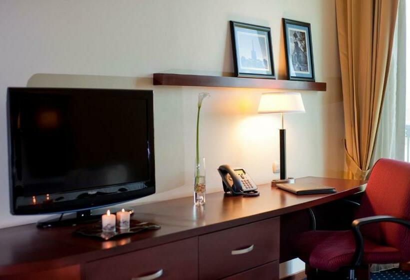 סוויטת ג'וניור, Hodelpa Garden Court