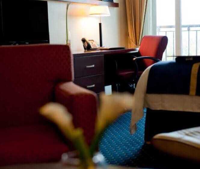 סוויטת ג'וניור, Hodelpa Garden Court