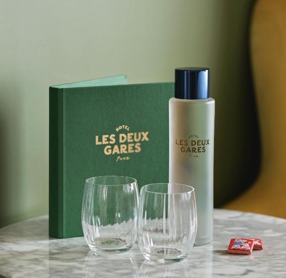 Chambre Supérieure, Les Deux Gares