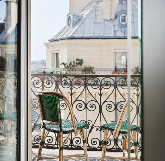 Chambre Supérieure, Les Deux Gares