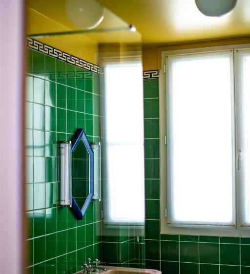 Chambre Supérieure, Les Deux Gares