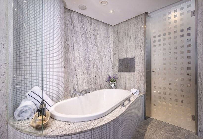 جناح دور أخير, Meliá Valencia