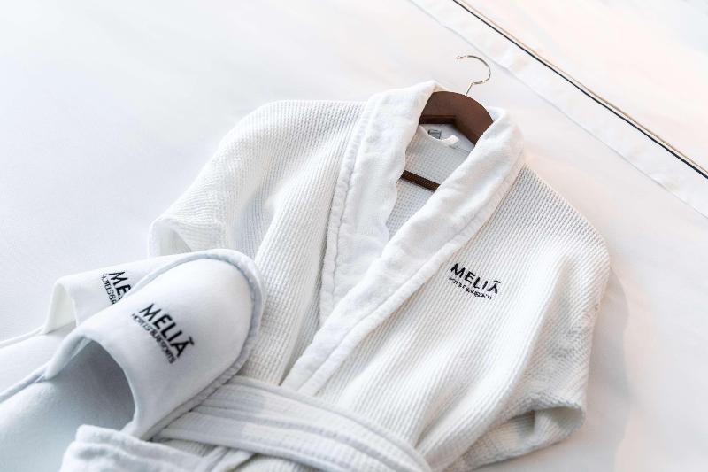 جناح جونيور, Meliá Valencia