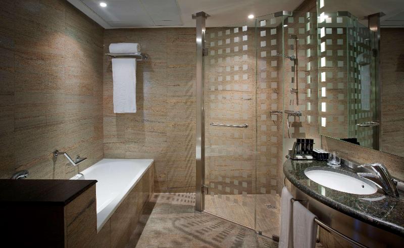 جناح جونيور, Meliá Valencia