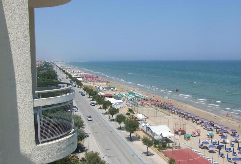 اتاق استاندارد چهار تخته با چشمانداز دریا, Nuovo Diana