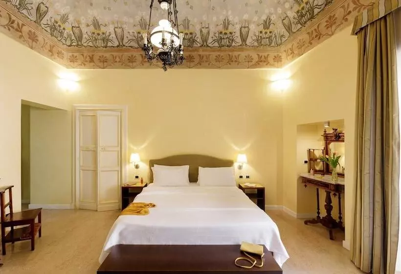 سوییت جونیور با چشمانداز جانبی دریا, Palazzo Papaleo