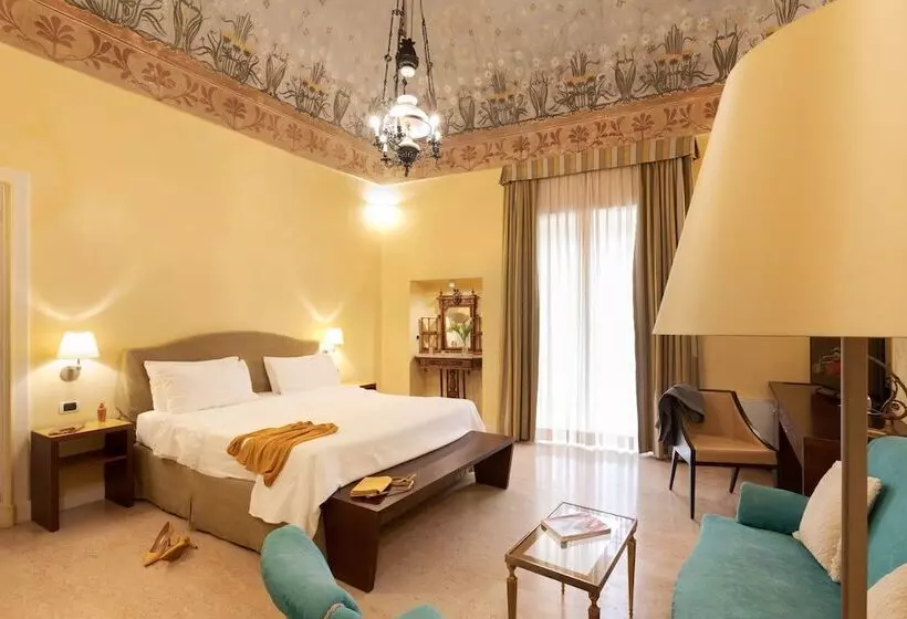 سوییت جونیور با چشمانداز جانبی دریا, Palazzo Papaleo