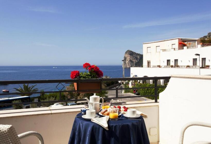 חדר סופריור עם נוף לים ומרפסת, Punta Campanella Resort & Spa