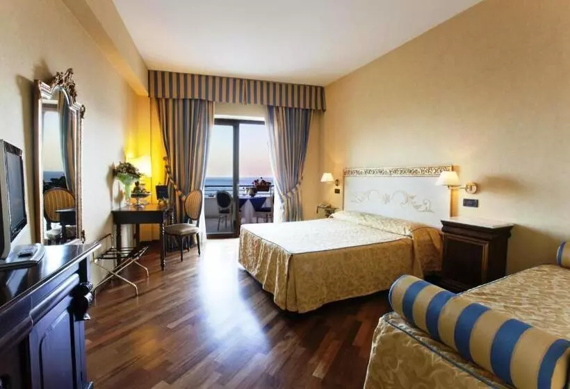 اتاق سوپریور با چشم‌انداز دریا و بالکن, Punta Campanella Resort & Spa