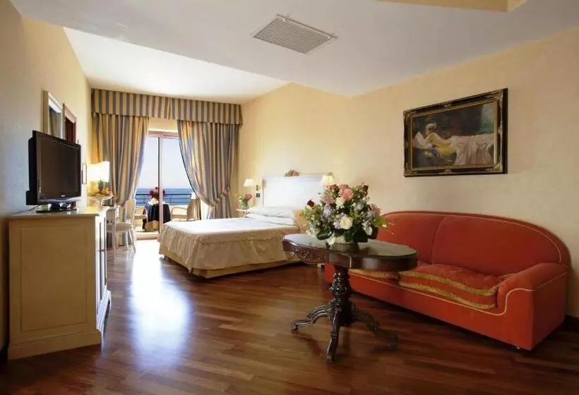 سوییت جونیور با چشم‌انداز دریا, Punta Campanella Resort & Spa
