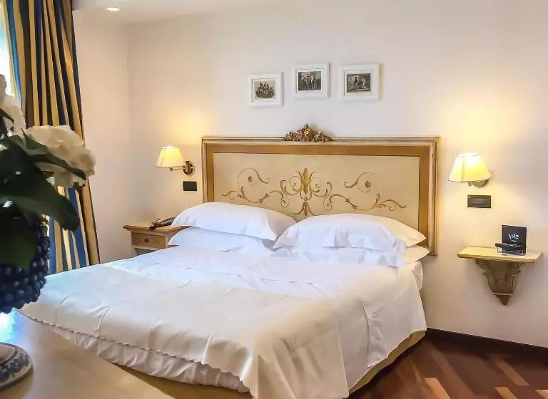 سوییت جونیور با چشم‌انداز دریا, Punta Campanella Resort & Spa
