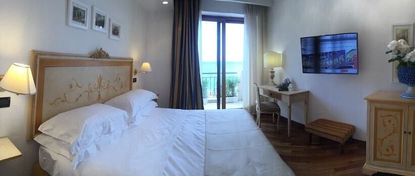 سوییت جونیور با چشم‌انداز دریا, Punta Campanella Resort & Spa