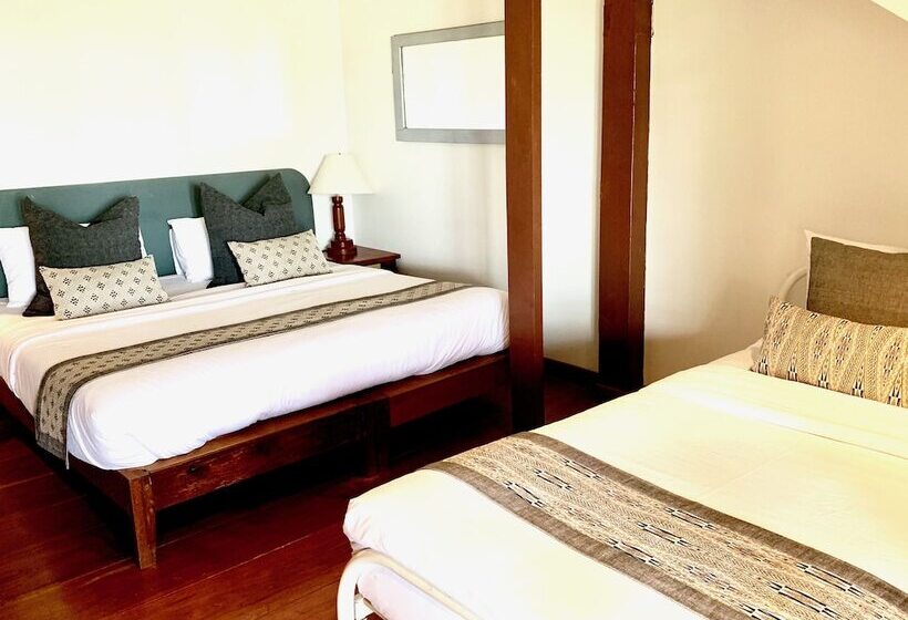 غرفة قياسية ثلاثية, Riverhouse The Teak House