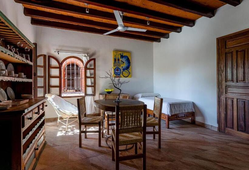 جناح جونيور مزوَّد بتراس, Suites La Hacienda