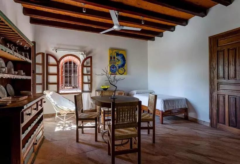 سوئیت جونیور با تراس, Suites La Hacienda