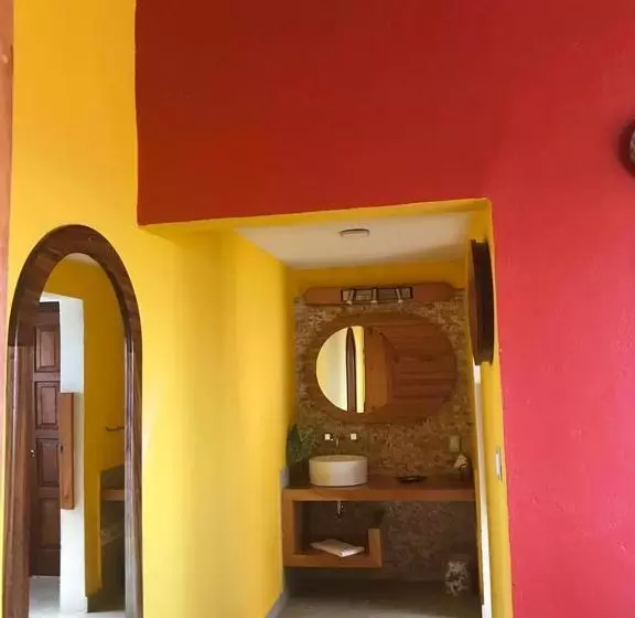سوییت با چشمانداز دریا, Suites La Hacienda