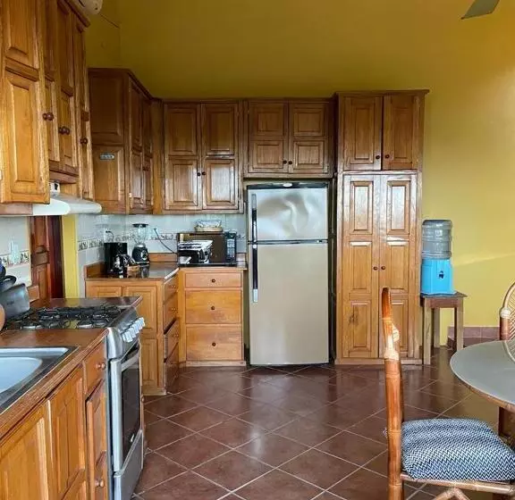 سوییت با چشمانداز دریا, Suites La Hacienda