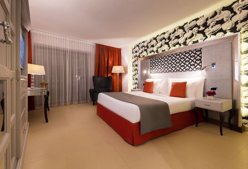 اتاق لوکس, Ax The Palace