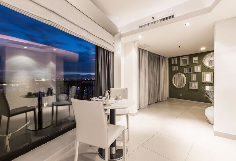 سوییت, Ax The Palace