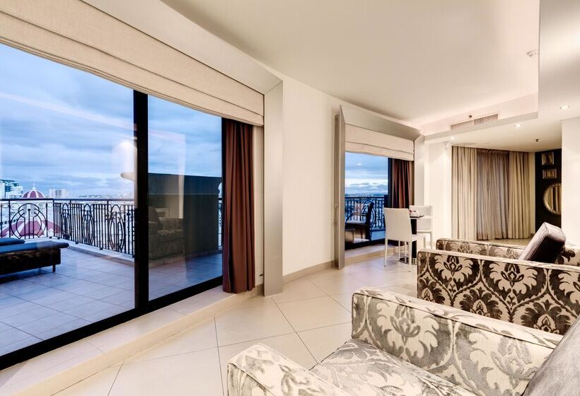 سوییت, Ax The Palace