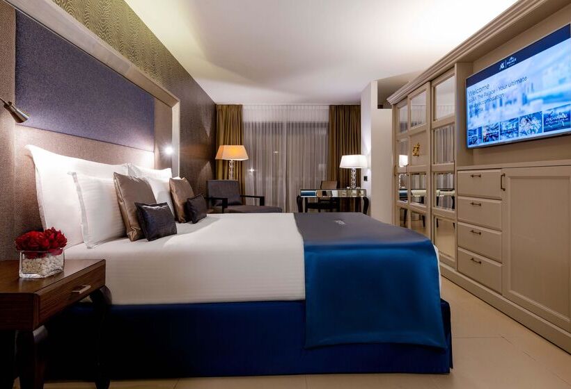 اتاق اجرایی, Ax The Palace