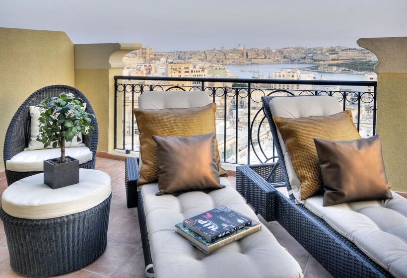 سوییت, Ax The Palace