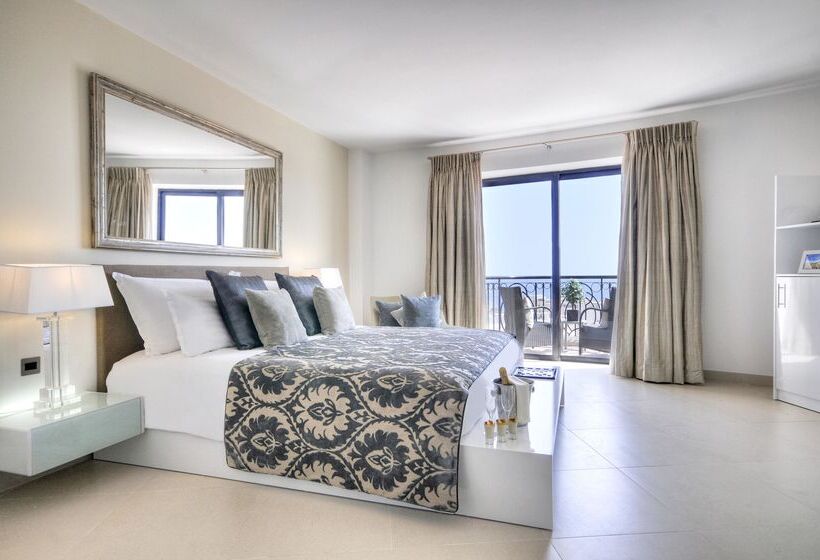 سوییت, Ax The Palace