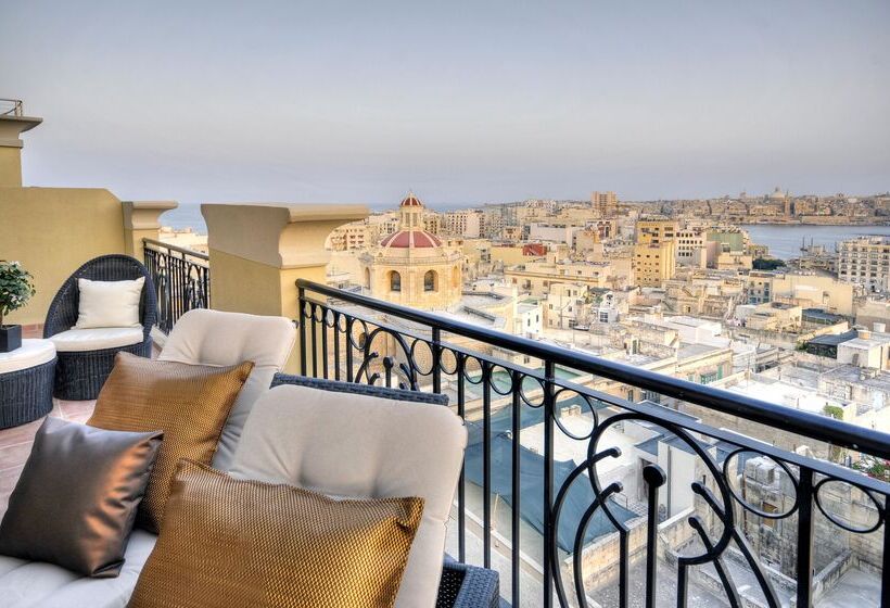 سوییت, Ax The Palace