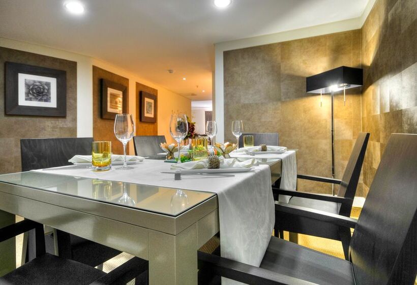 سوییت, Ax The Palace