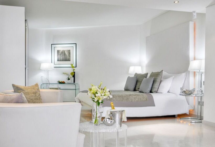 سوییت, Ax The Palace