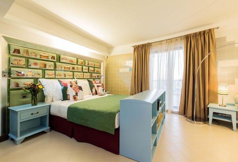 سوییت, Ax The Palace