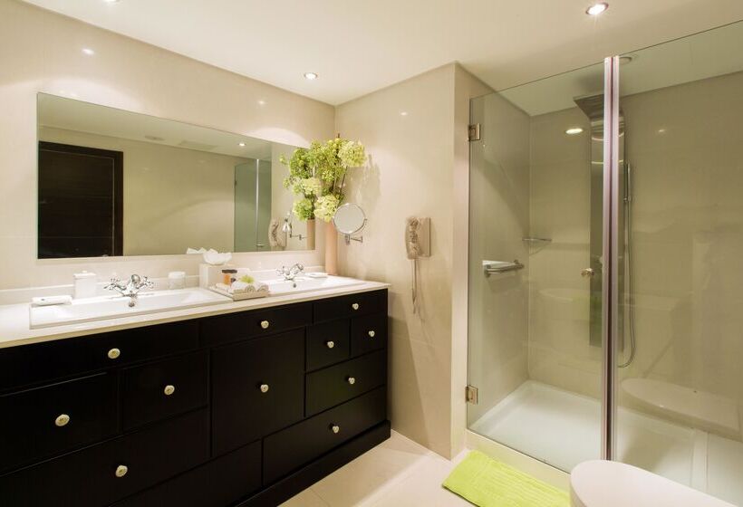 سوییت, Ax The Palace