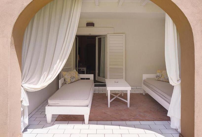 اتاق سوپریور با چشم‌انداز باغ, Therasia Resort Sea And Spa   The Leading Hotels Of The World