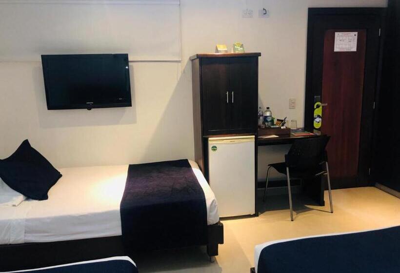 חדר סטנדרט לשלושה, Toscana Plaza