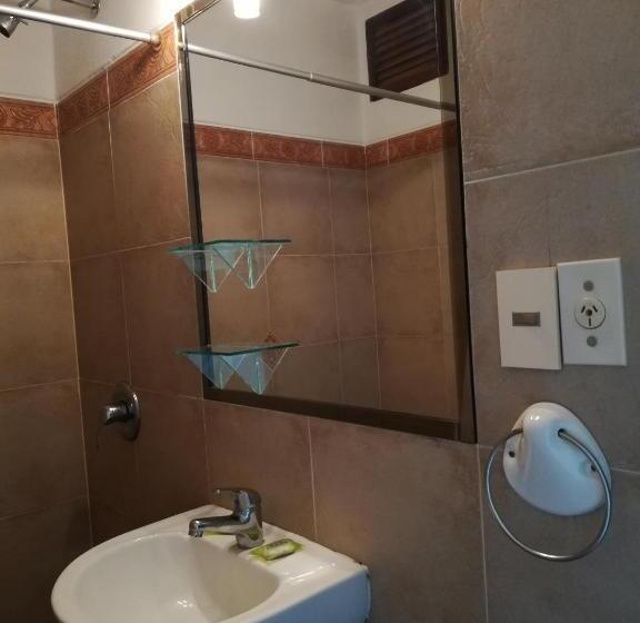 标准三人间, Yeruti