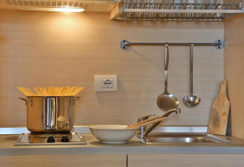 استودیوی استاندارد, Regal