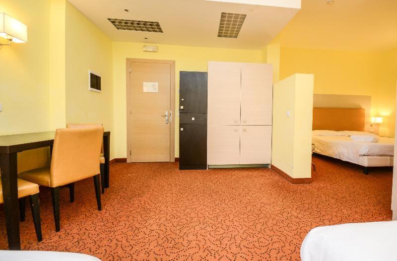 اتاق استاندارد, Regal