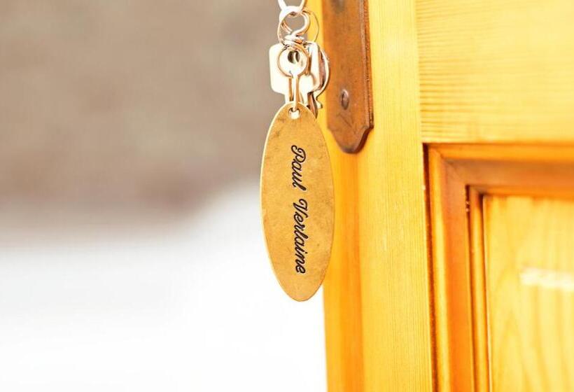 חדר דלוקס לשלושה, L'abri Du Poète