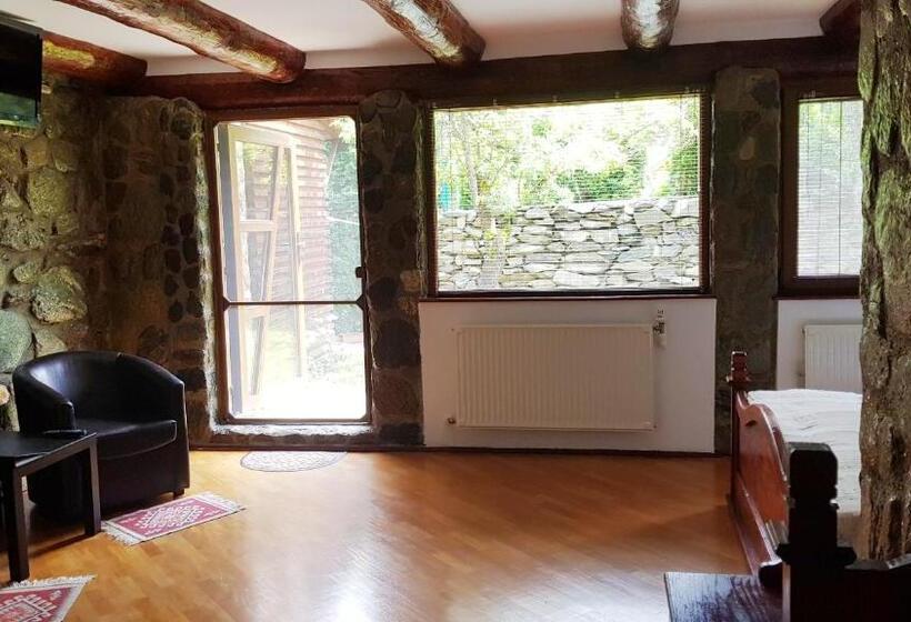 غرفة قياسية ثلاثية, Casa Bunicului