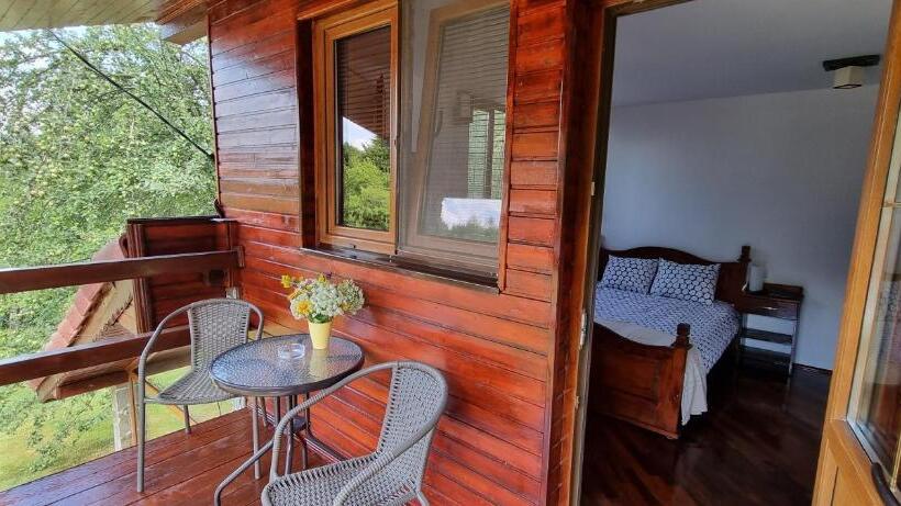 غرفة أساسية, Casa Bunicului