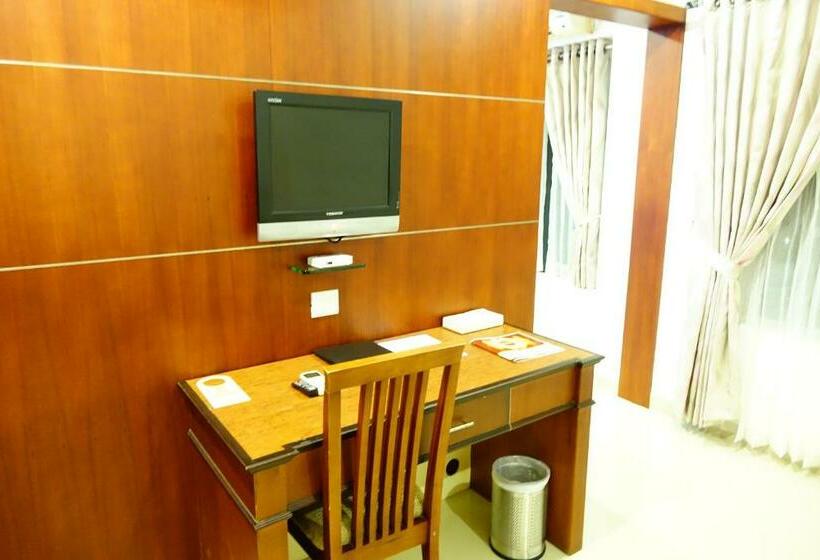 Номер Deluxe, Kallelys Park Inn, Chalakudy ,thrissur