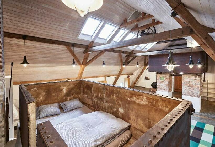 家庭工作室, Pivovar Lobeč