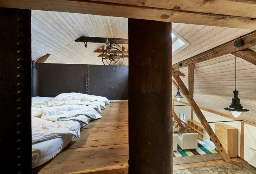 家庭工作室, Pivovar Lobeč