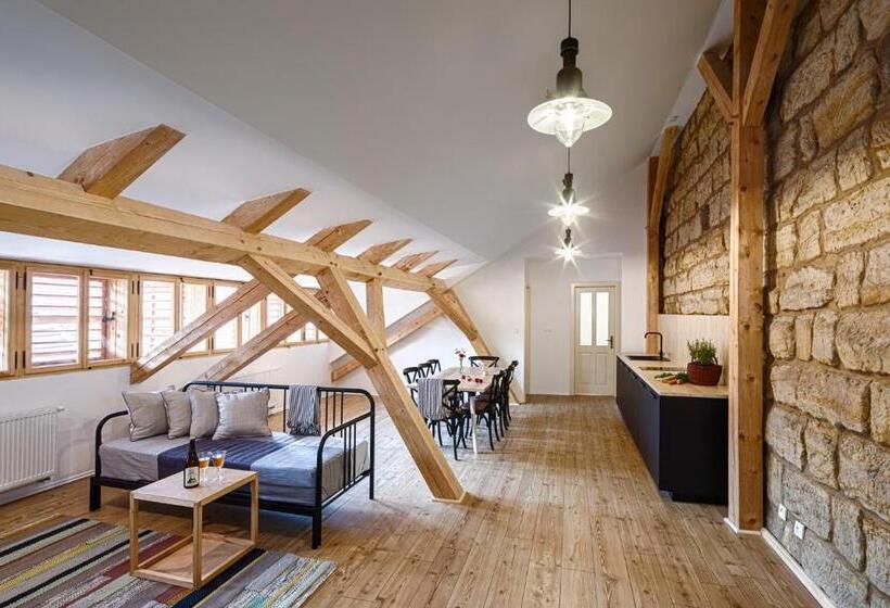 带2个卧室的公寓, Pivovar Lobeč