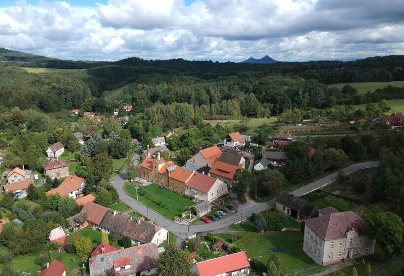 带2个卧室的公寓, Pivovar Lobeč